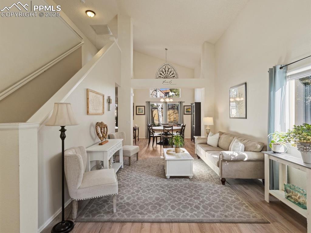 Image 21 of 42: Living Room