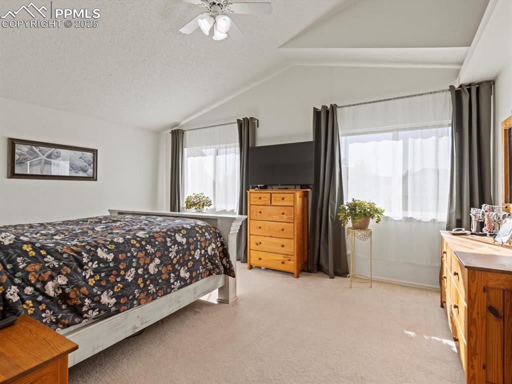 Image 25 of 42: Bedroom