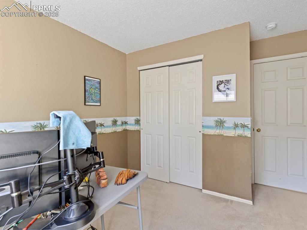 Image 31 of 42: Office