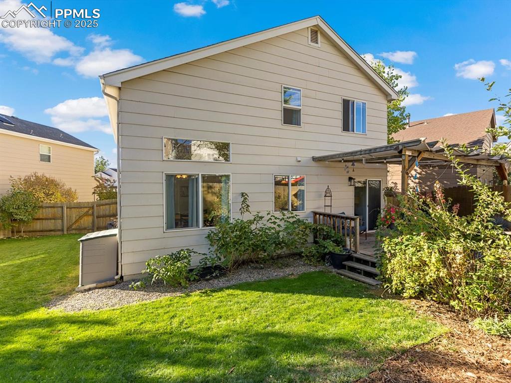 Image 4 of 42: Back of Structure