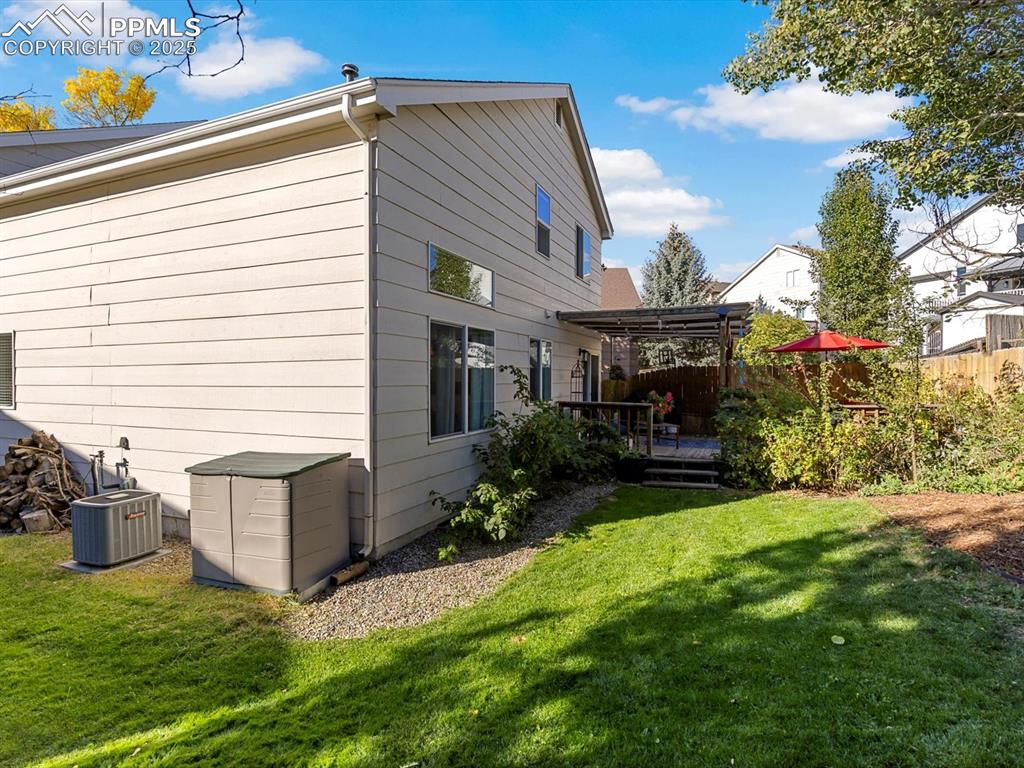 Image 5 of 42: Back of Structure