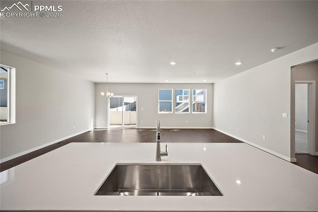 Image 16 of 40: Kitchen