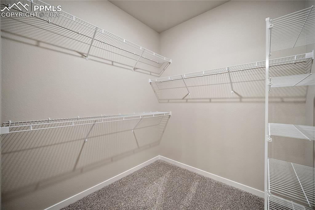 Image 26 of 40: Closet