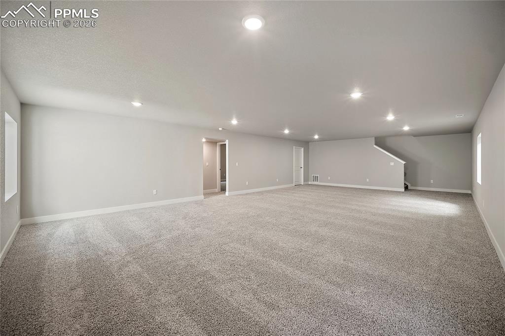 Image 32 of 40: Living Room