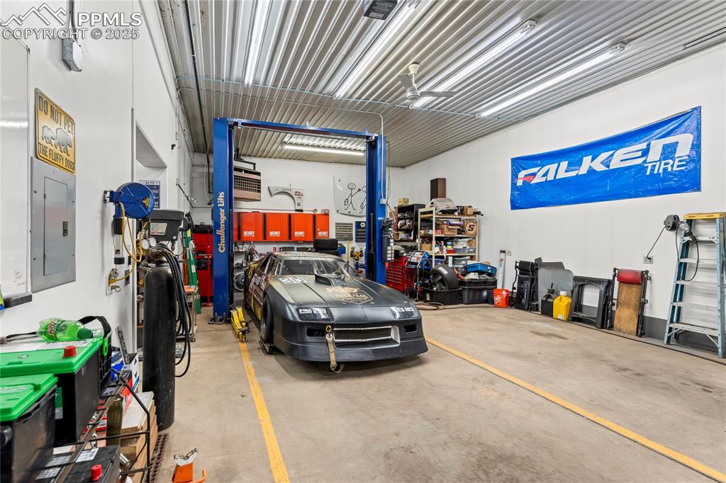 Image 10 of 42: Fully operational mechanics shop 