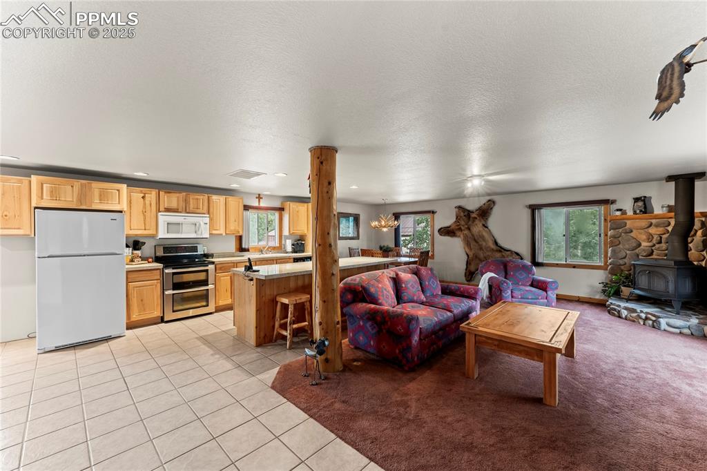 Image 20 of 42: Entry to open floorpan from front door
