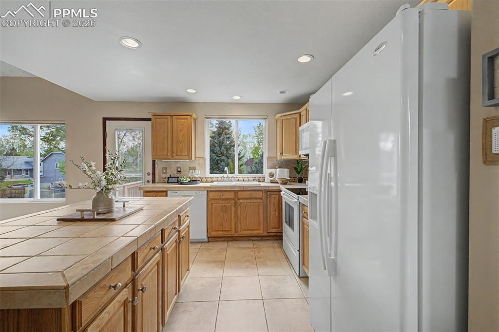 Image 10 of 48: Kitchen