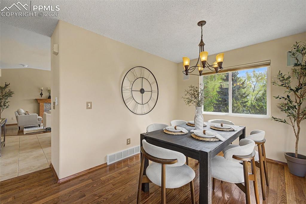 Image 8 of 48: Dining Area