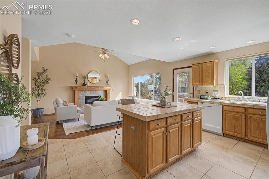 Image 9 of 48: Kitchen