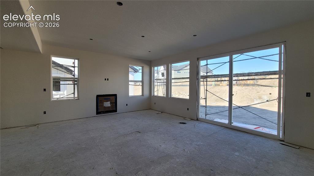 Image 10 of 30: Living Room
