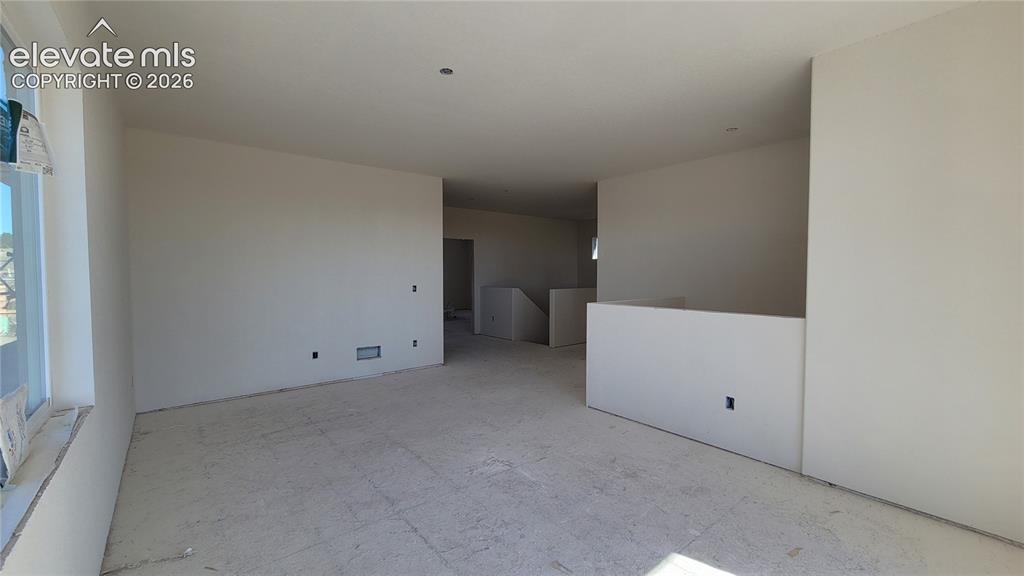 Image 14 of 30: Loft
