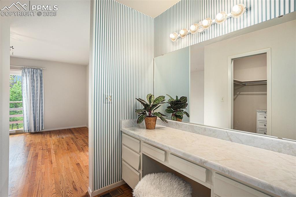 Image 13 of 34: Sitting/Dressing area in master with vanity!