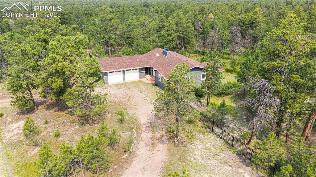 Image 32 of 34: Tons of Trees and Privacy!