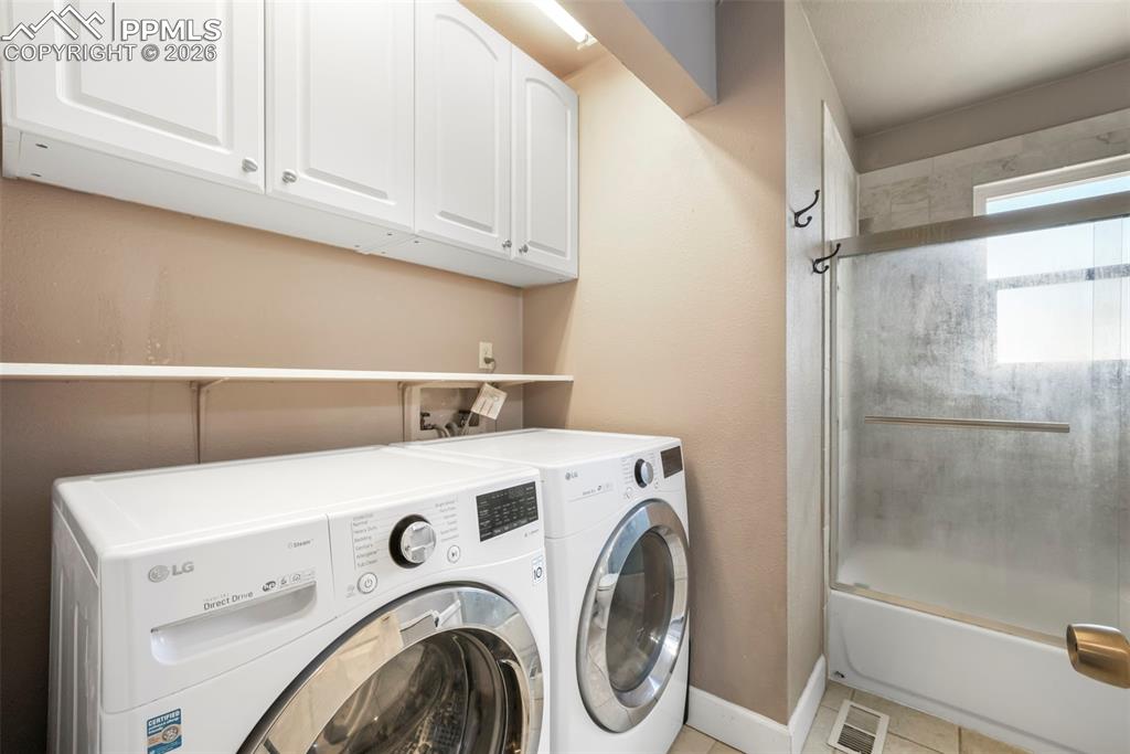 Image 17 of 50: Laundry