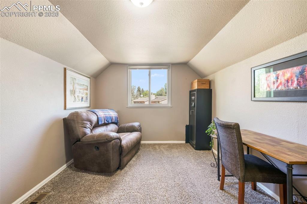 Image 24 of 50: Bedroom