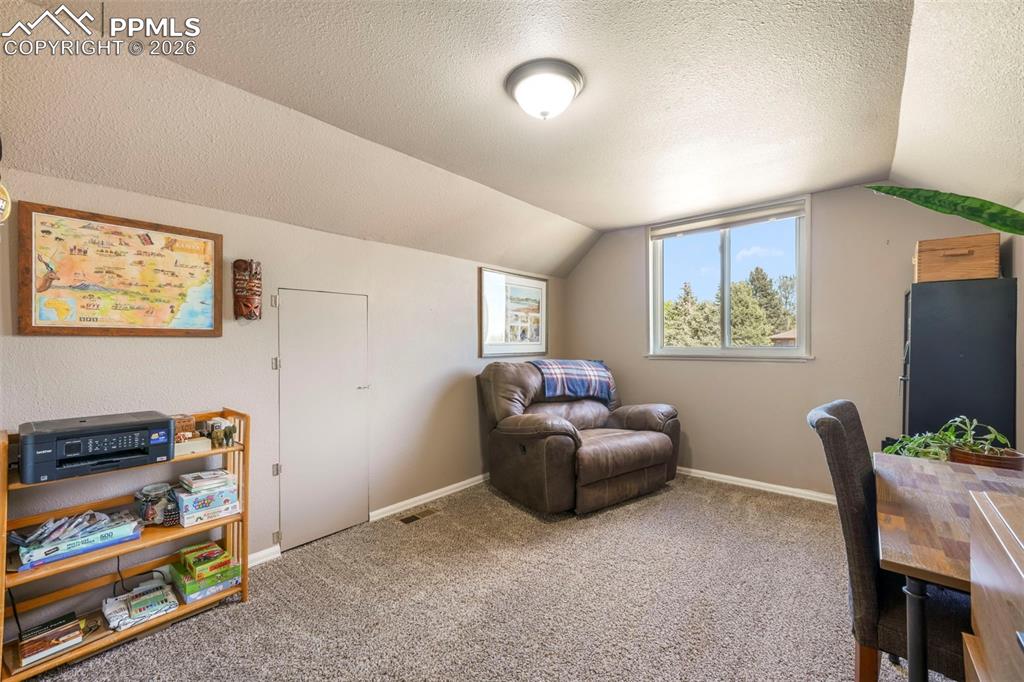 Image 25 of 50: Bedroom