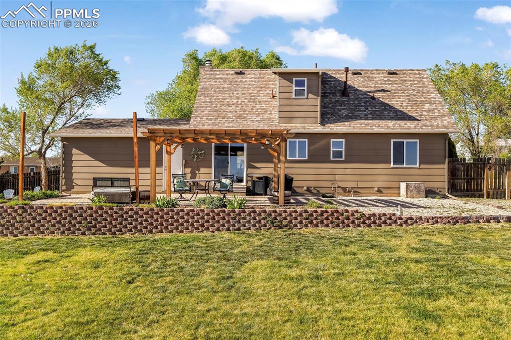 Image 35 of 50: Back of Structure