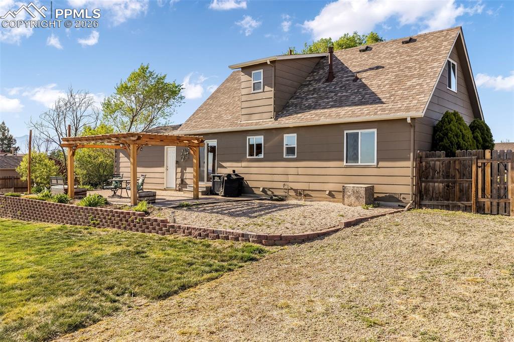 Image 36 of 50: Back of Structure