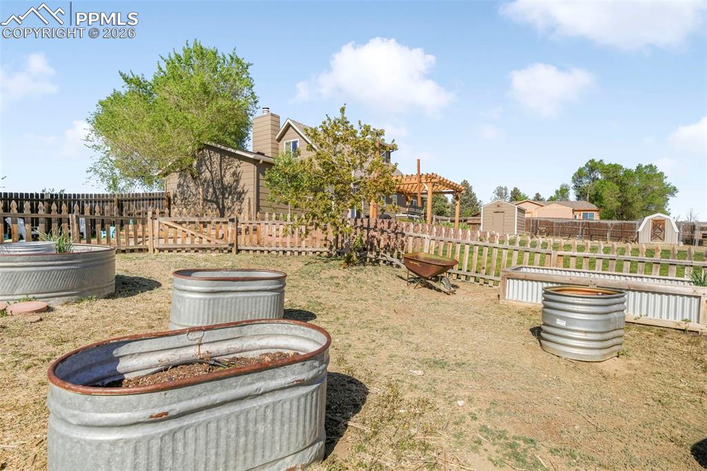 Image 41 of 50: Garden