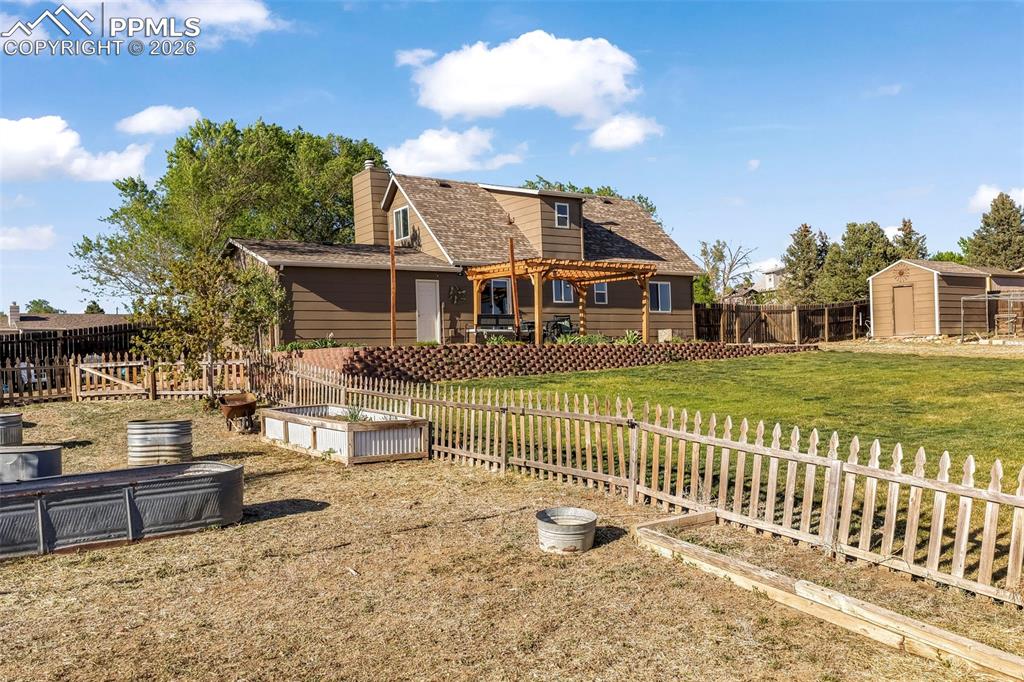 Image 43 of 50: Garden