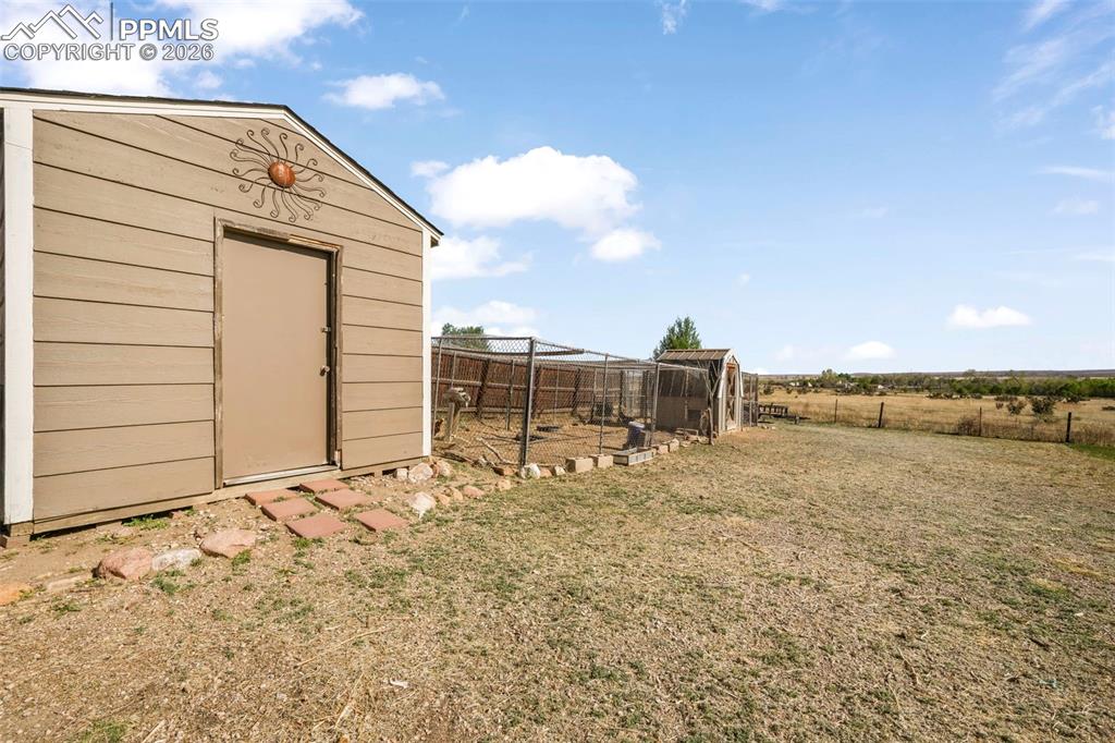 Image 47 of 50: Yard