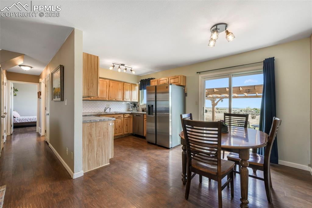 Image 9 of 50: Dining Area