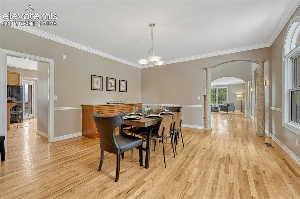 Image 10 of 50: Living Room