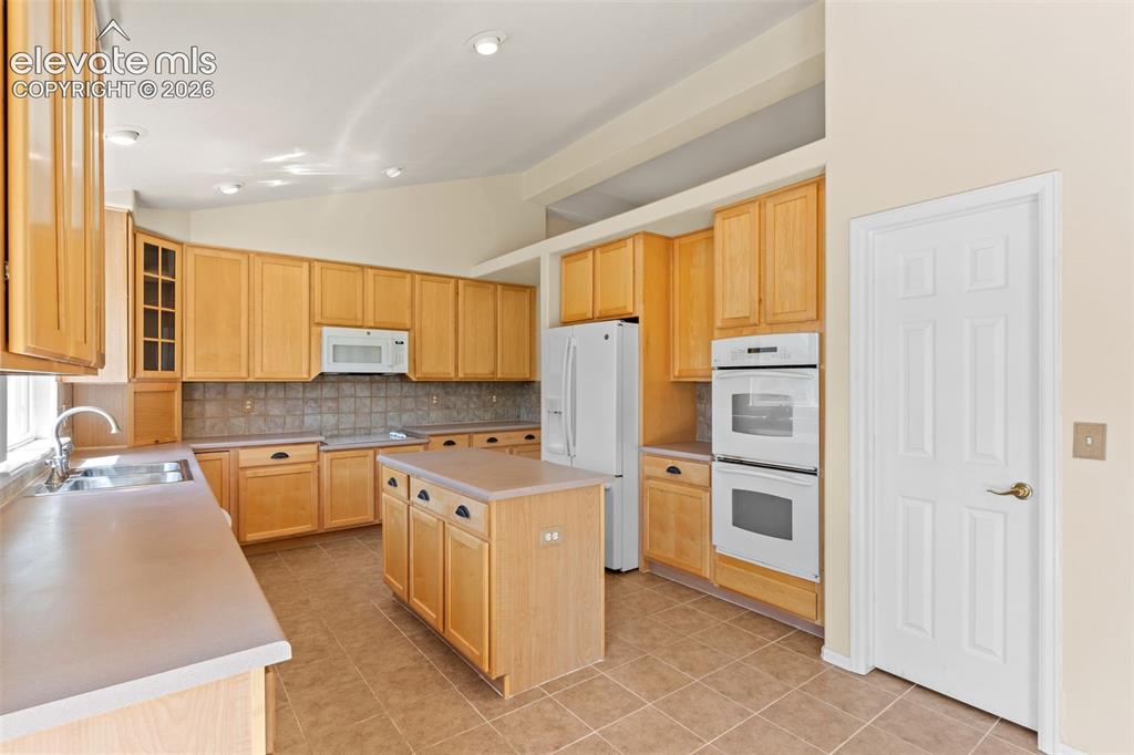 Image 13 of 43: Kitchen