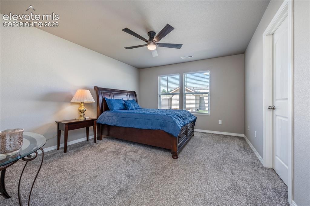 Image 4 of 13: Bedroom