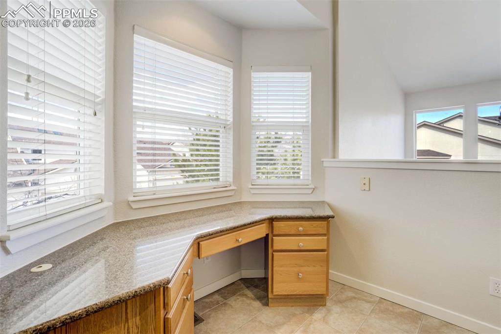 Image 10 of 50: Kitchen