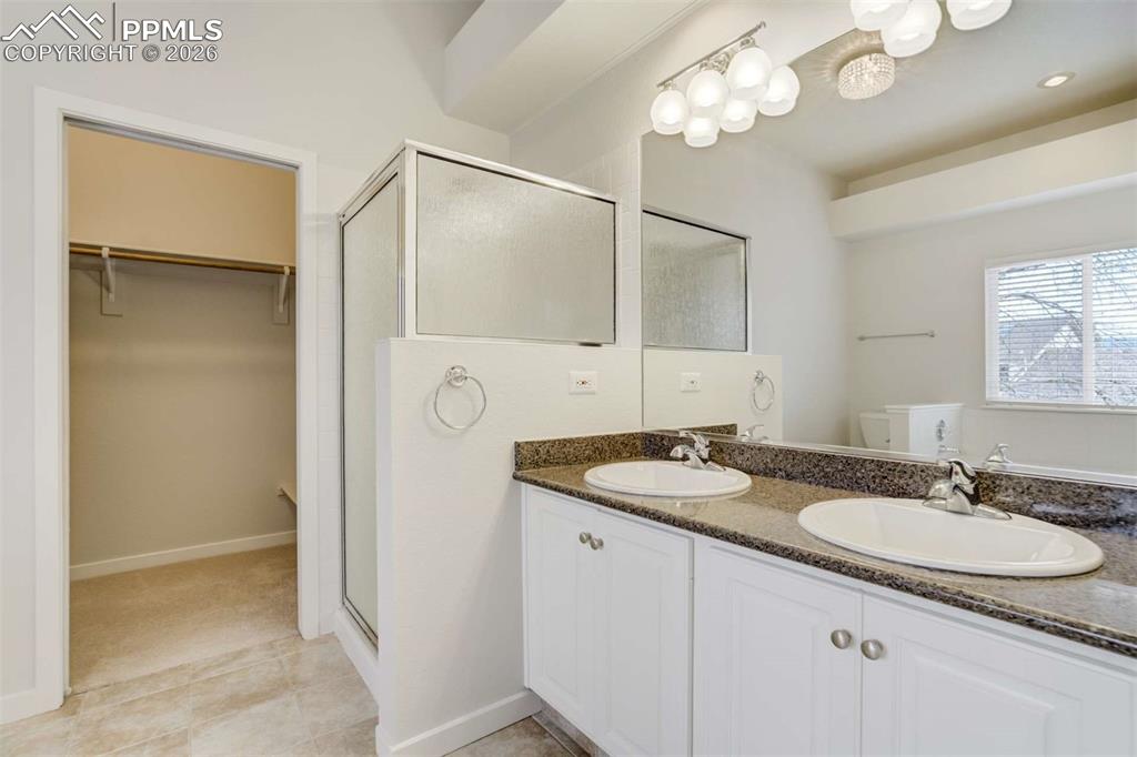 Image 15 of 50: Bathroom