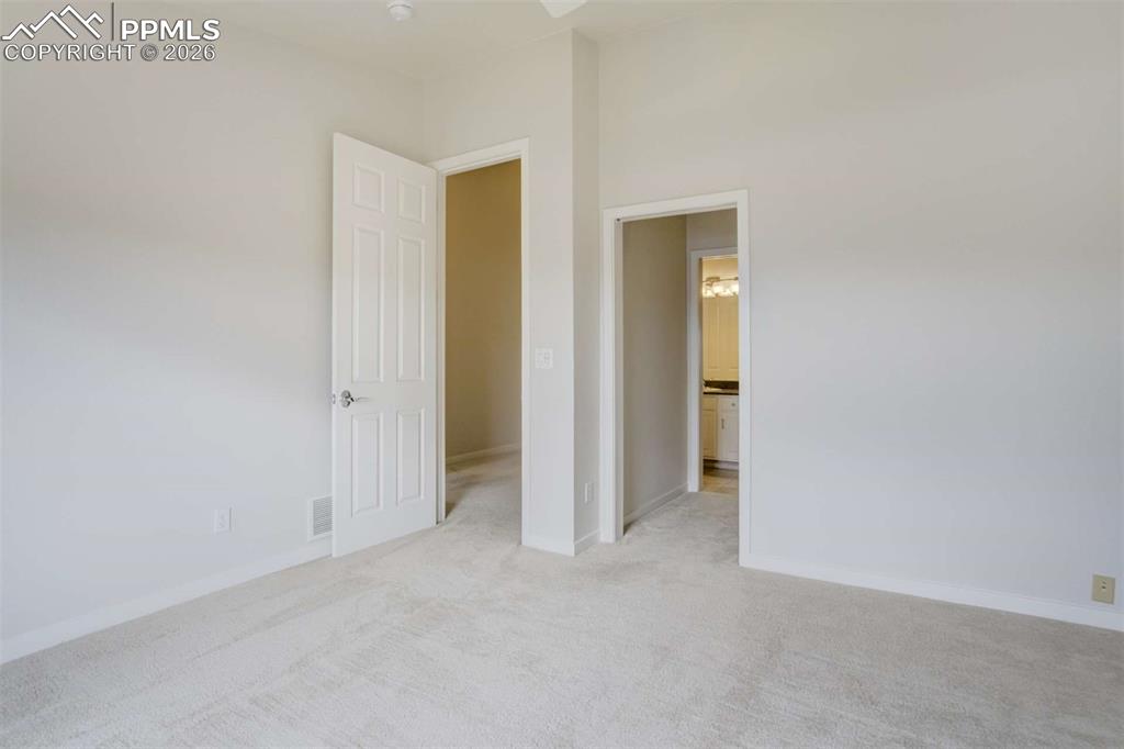 Image 18 of 50: Bedroom