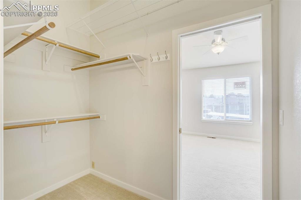 Image 21 of 50: Closet