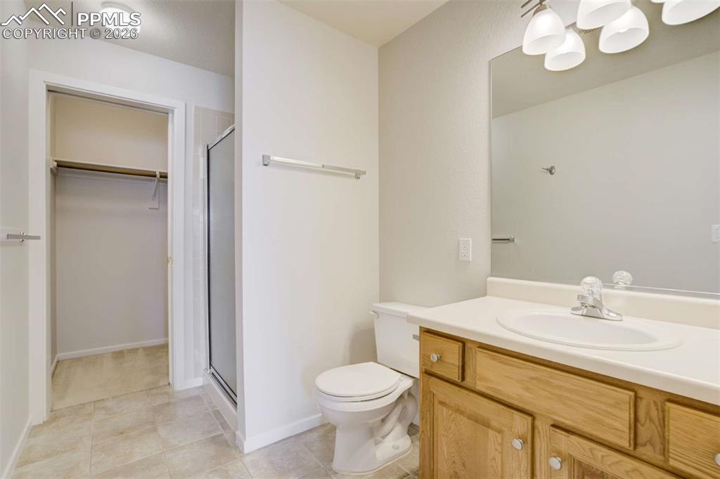 Image 33 of 50: Bathroom