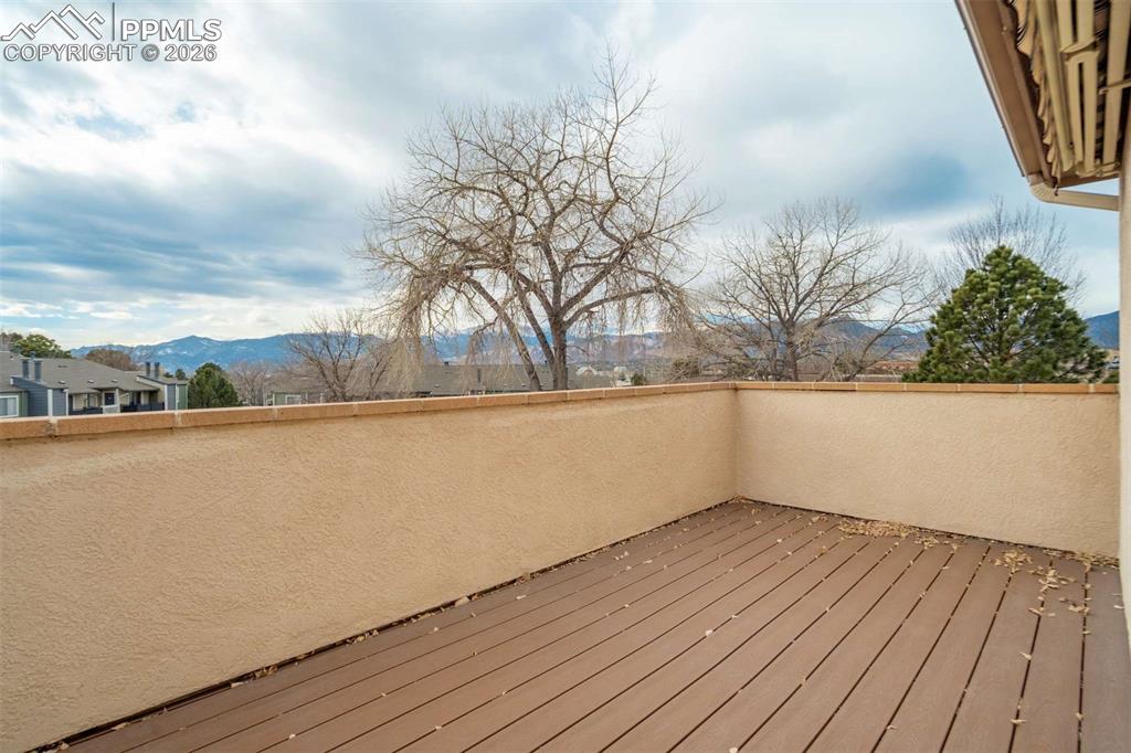 Image 34 of 50: Deck