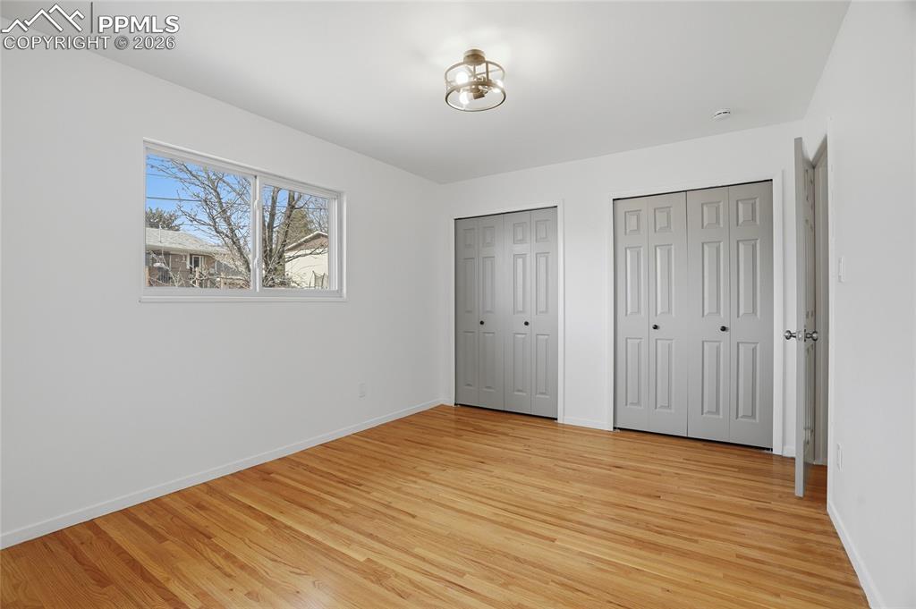 Image 16 of 29: Bedroom