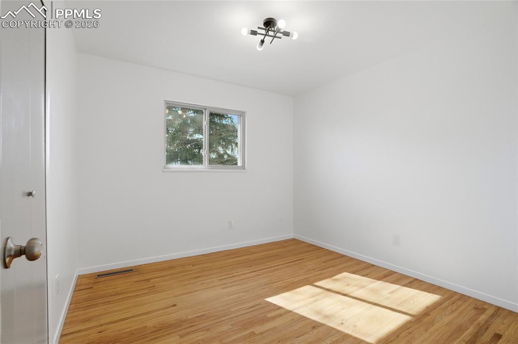 Image 17 of 29: Bedroom