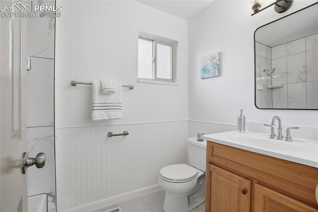 Image 18 of 29: Bathroom