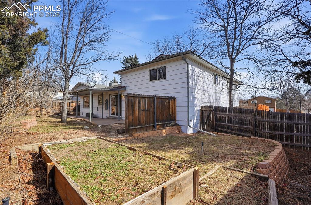 Image 25 of 29: Back of Structure