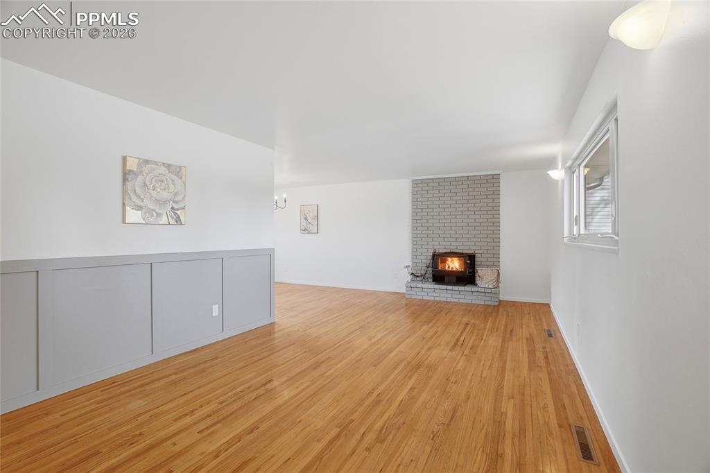 Image 4 of 29: Living Room