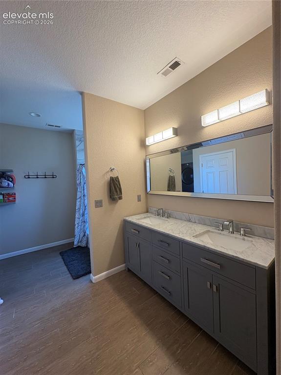 Image 11 of 14: Master Bathroom