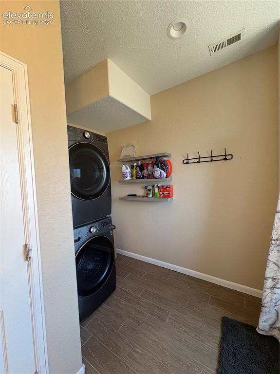 Image 12 of 14: Laundry