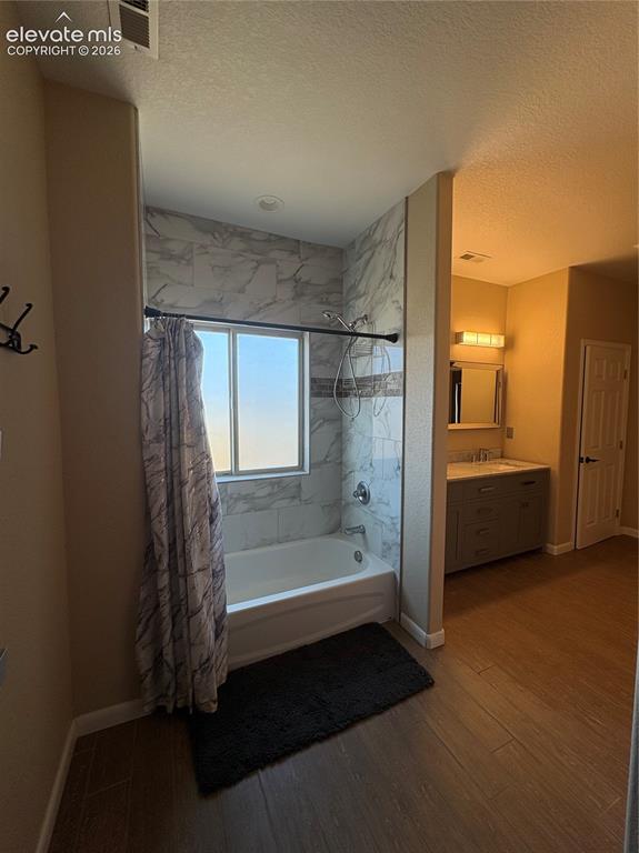 Image 13 of 14: Master Bathroom