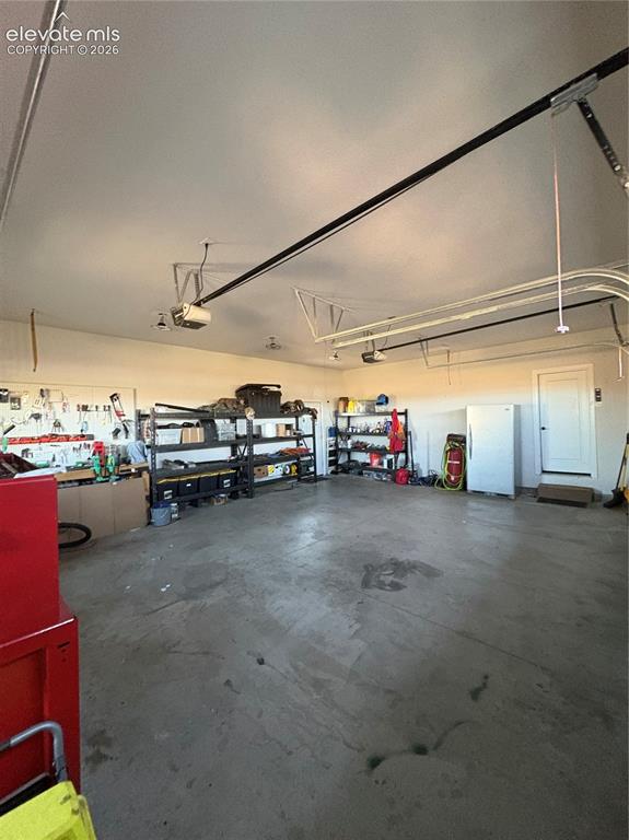 Image 14 of 14: Garage