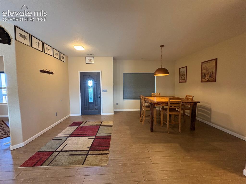 Image 4 of 14: Dining Area