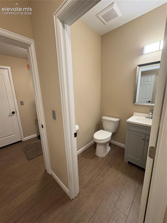 Image 9 of 14: Bathroom