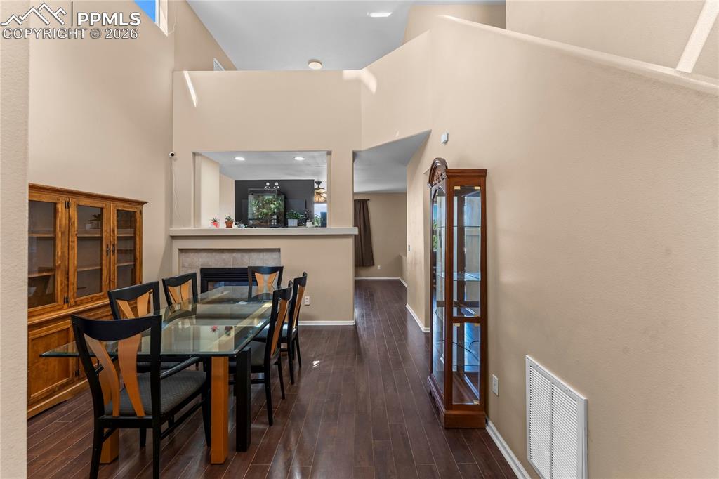 Image 3 of 44: Dining Area