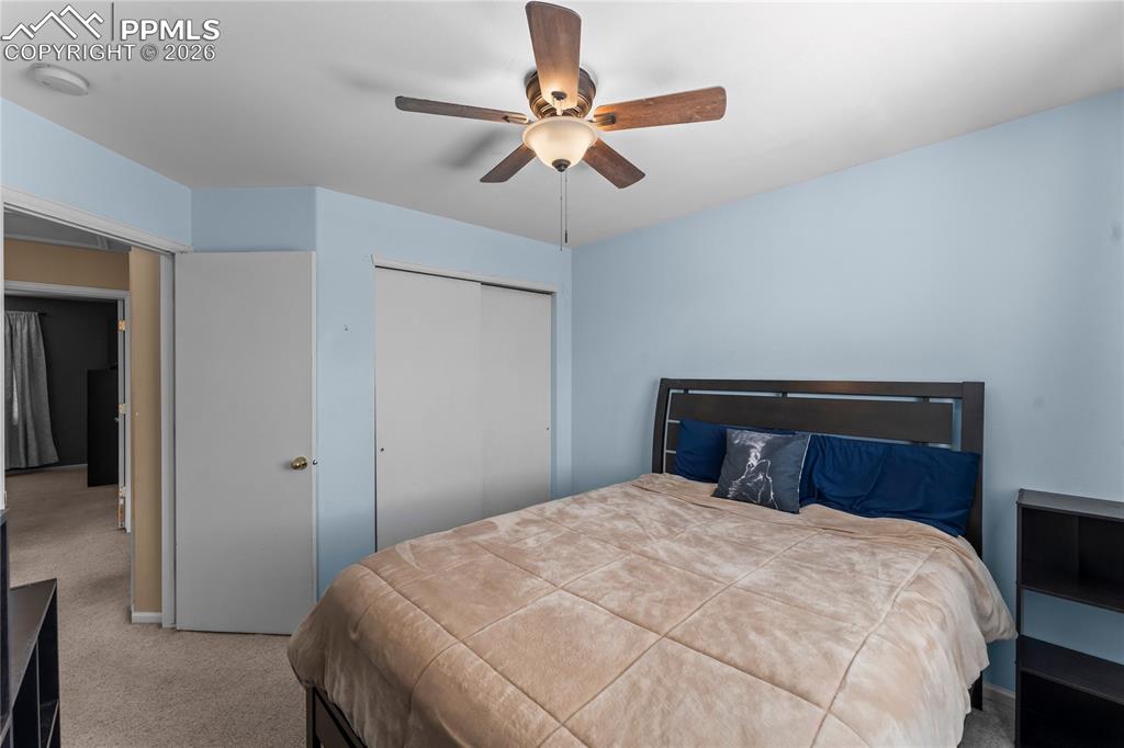 Image 31 of 44: Bedroom