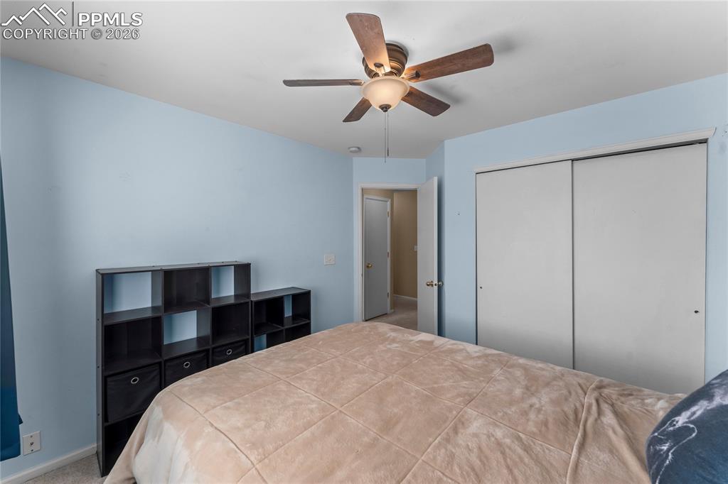 Image 32 of 44: Bedroom