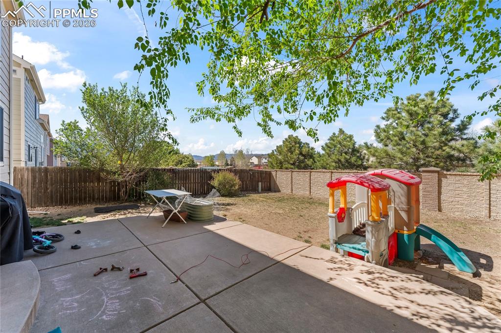 Image 34 of 44: Patio